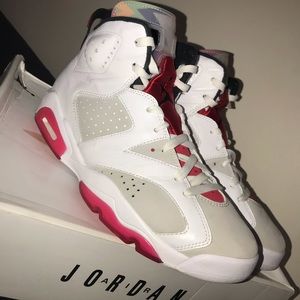 Jordan hare 6’s size 9
